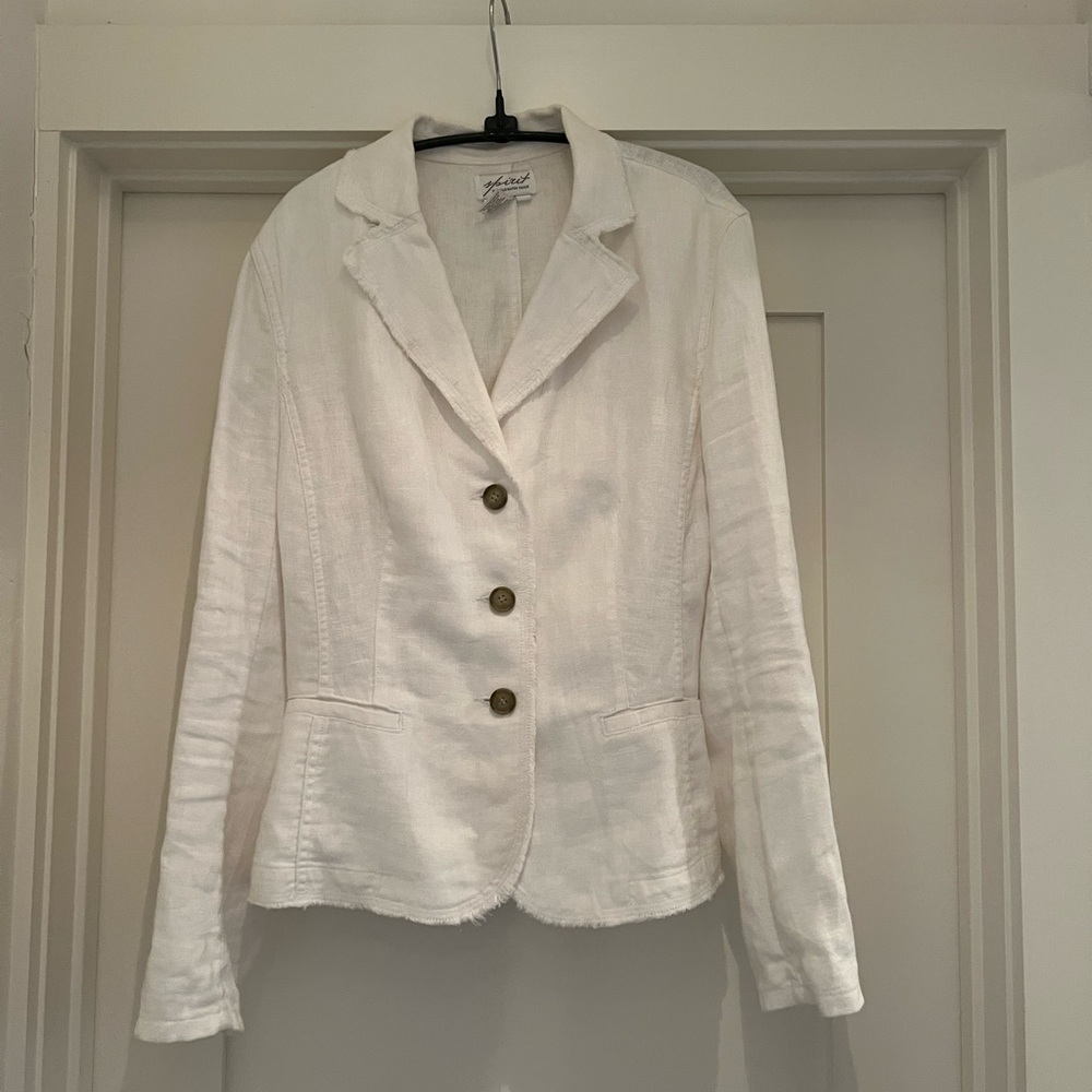 White fitted jacket